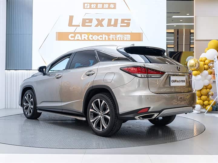 Фото 4 - Lexus RX