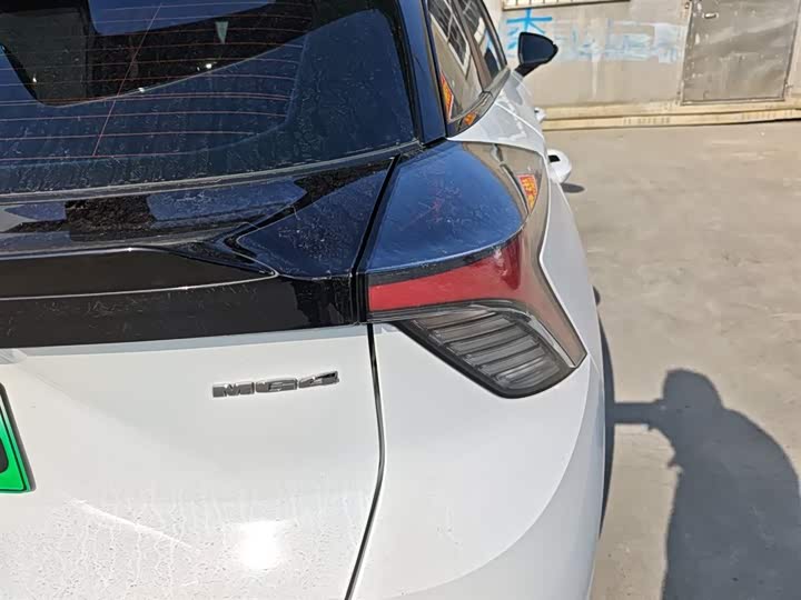 Фото 8 - MG Motor 4 EV