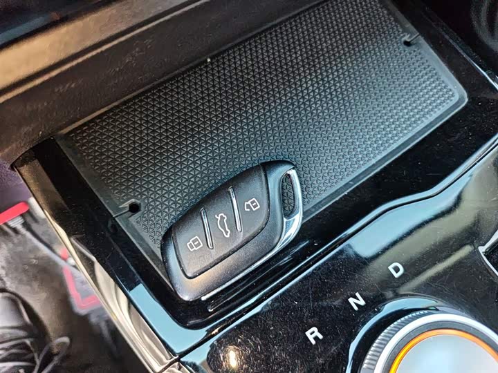 Фото 9 - MG Motor 4 EV