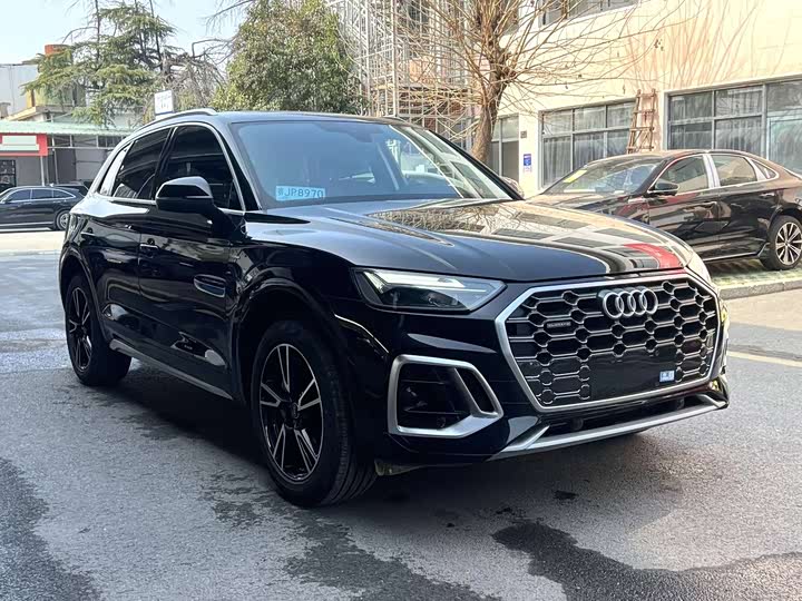 Фото 2 - Audi Q5L