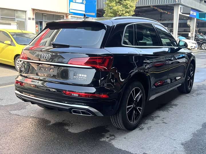 Фото 9 - Audi Q5L