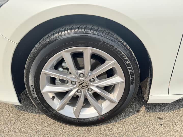 Фото 4 - Honda Accord