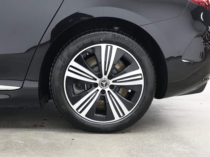 Фото 9 - Mercedes-Benz EQE