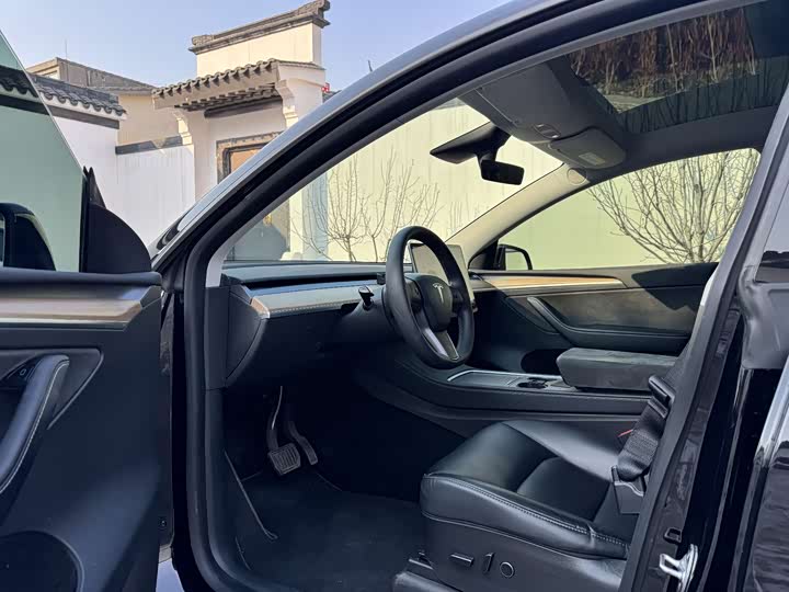 Фото 6 - Tesla Model Y