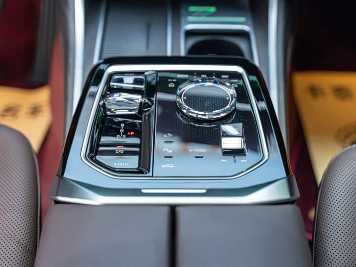 Фото 2 - BMW 7 Series