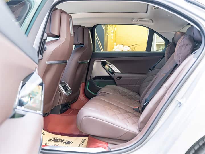 Фото 4 - BMW 7 Series