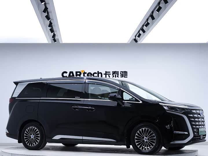 Фото 5 - Denza D9