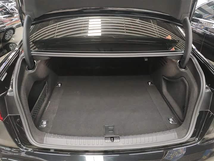 Фото 4 - Audi A6L