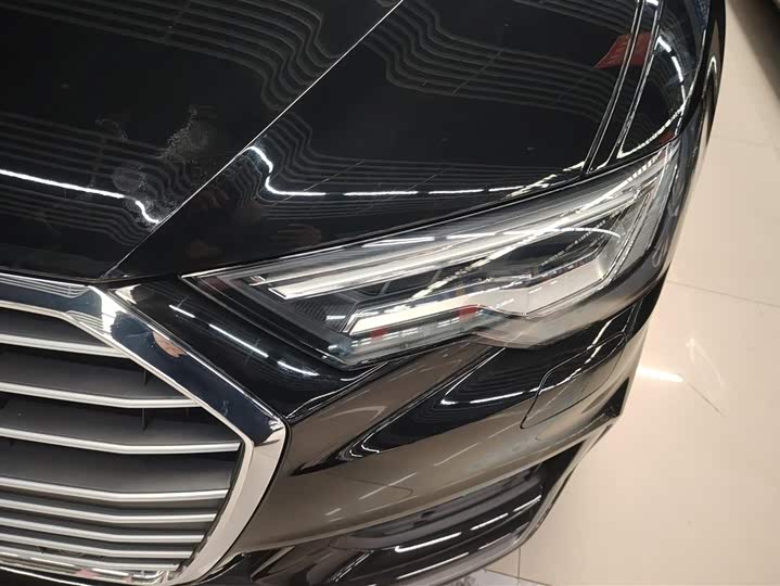 Фото 5 - Audi A6L