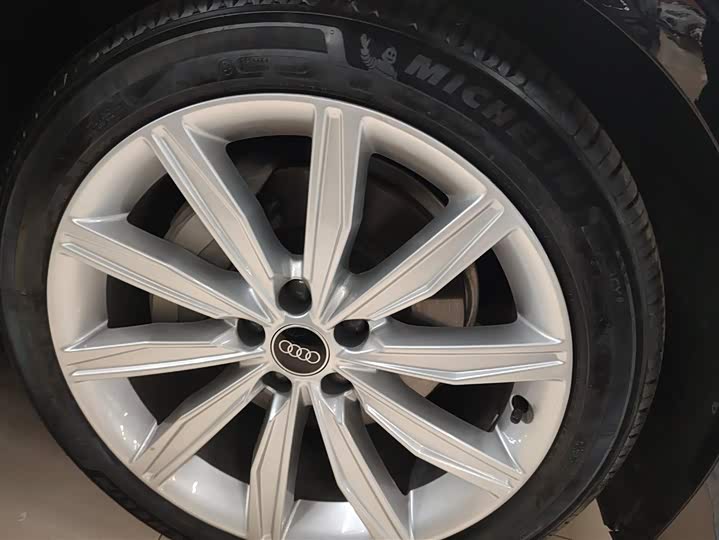 Фото 6 - Audi A6L