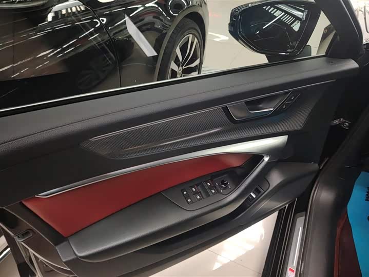 Фото 7 - Audi A6L