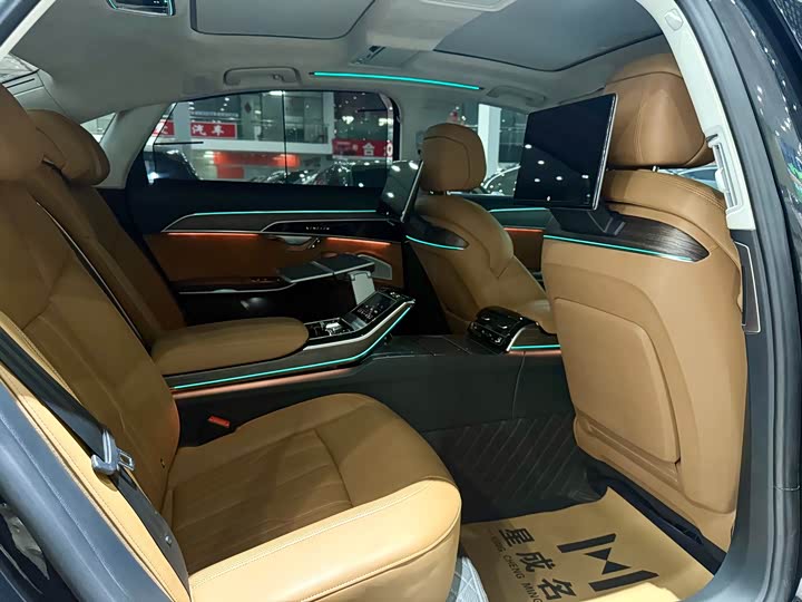 Фото 8 - Audi A8