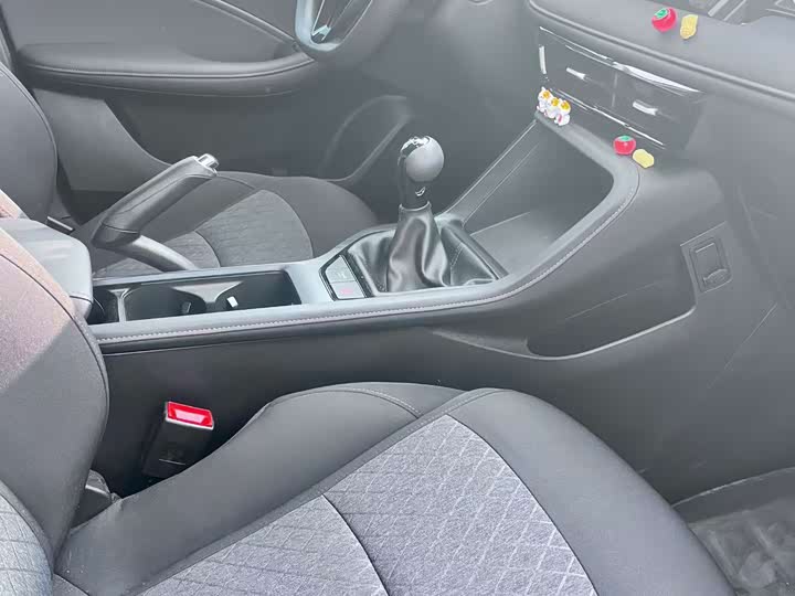 Фото 5 - Roewe i5