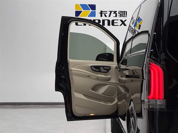 Фото 5 - Mercedes-Benz V-Class