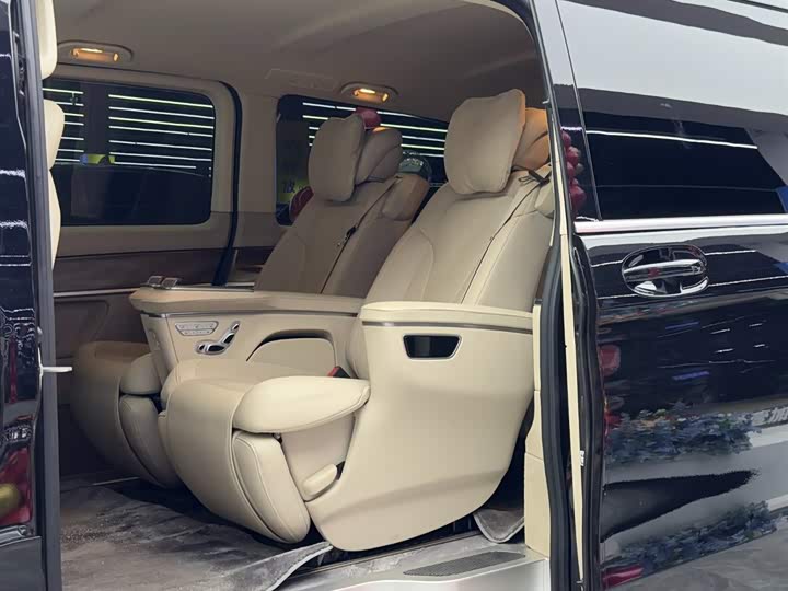 Фото 7 - Mercedes-Benz V-Class