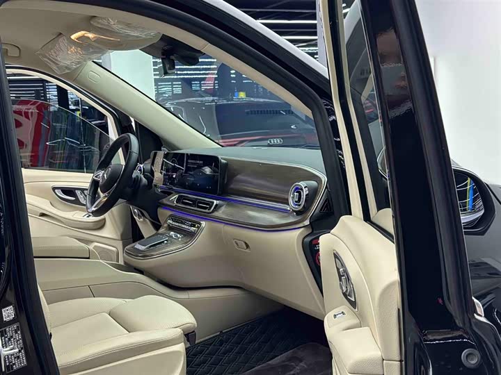 Фото 8 - Mercedes-Benz V-Class