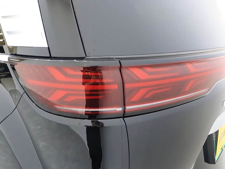 Фото 9 - Denza D9