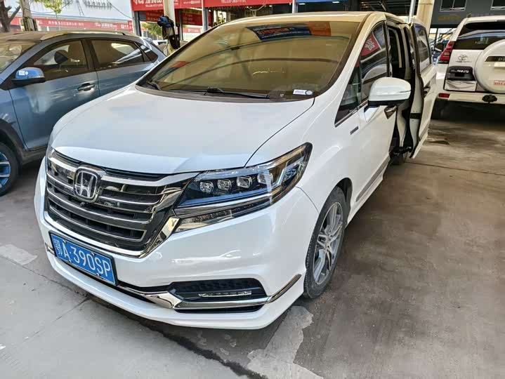 Фото 3 - Honda Elysion