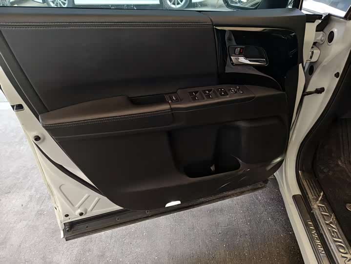 Фото 6 - Honda Elysion