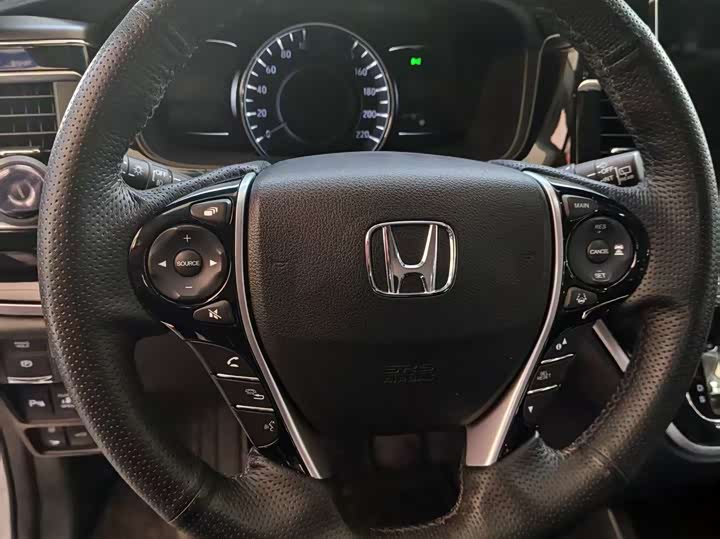 Фото 8 - Honda Elysion