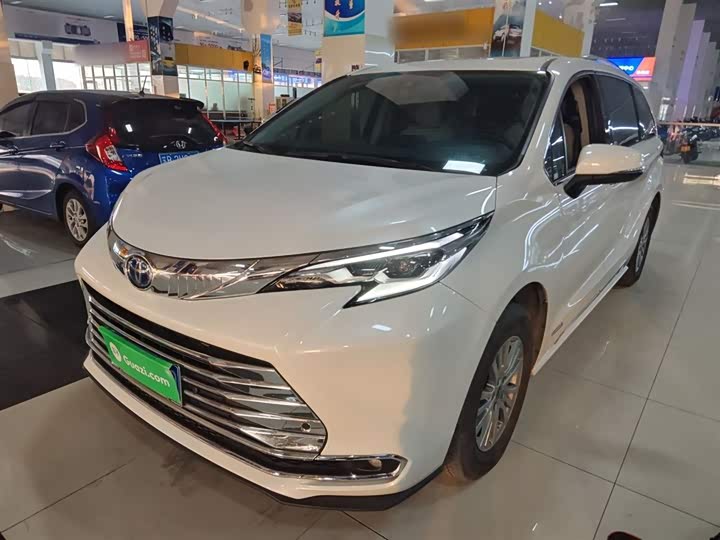 Фото 1 - Toyota Sienna