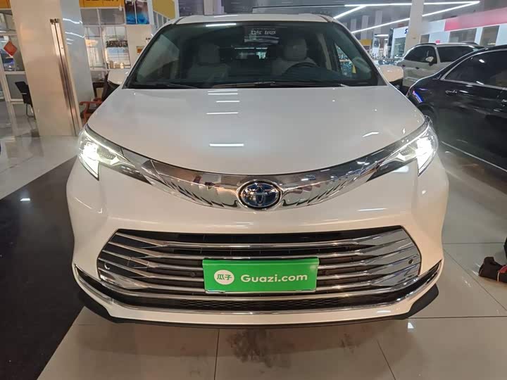 Фото 3 - Toyota Sienna