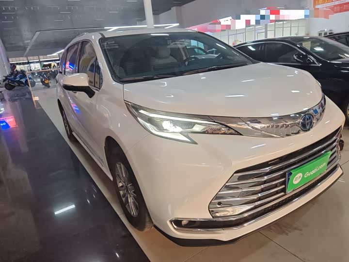 Фото 4 - Toyota Sienna