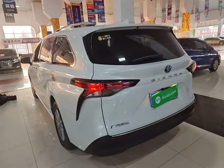 Фото 5 - Toyota Sienna