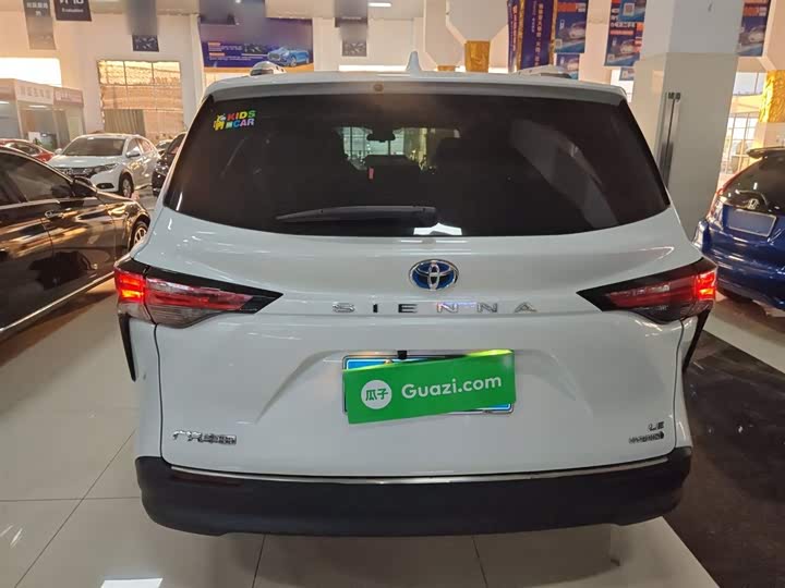 Фото 6 - Toyota Sienna