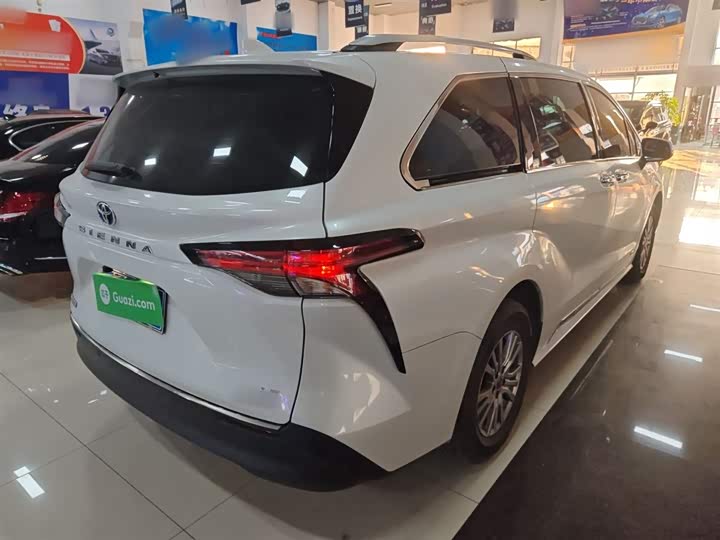 Фото 7 - Toyota Sienna