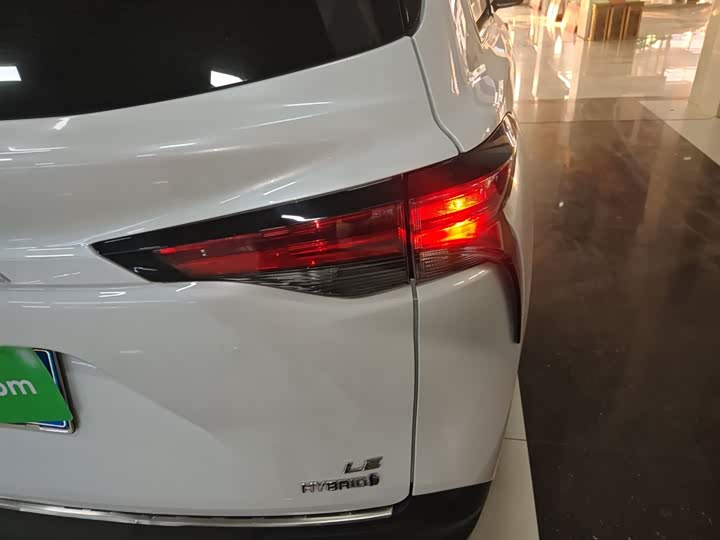 Фото 8 - Toyota Sienna