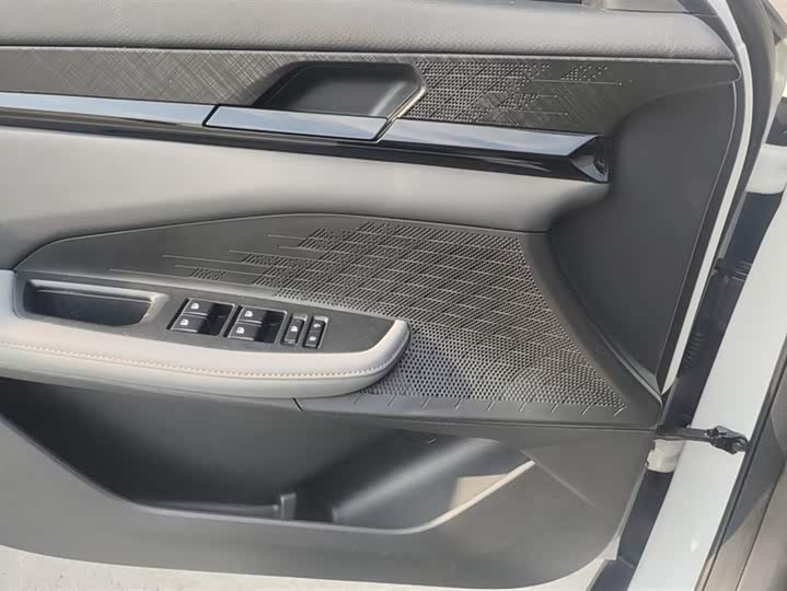 Фото 7 - Changan UNI-V