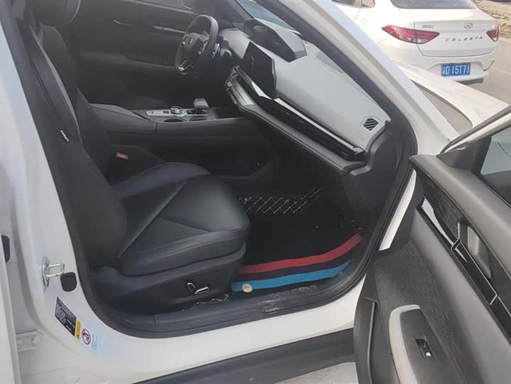 Фото 8 - Changan UNI-V