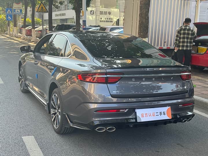 Фото 8 - Geely Preface