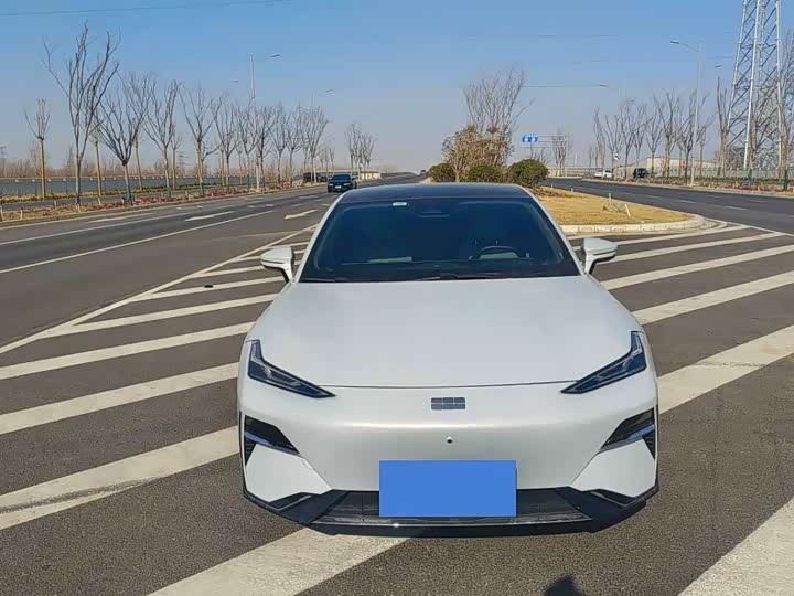 Фото 2 - Geely Galaxy E8