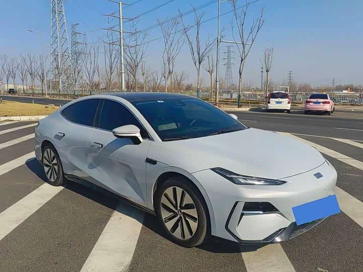 Фото 3 - Geely Galaxy E8