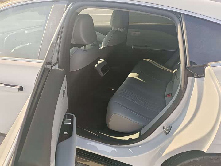 Фото 5 - Geely Galaxy E8