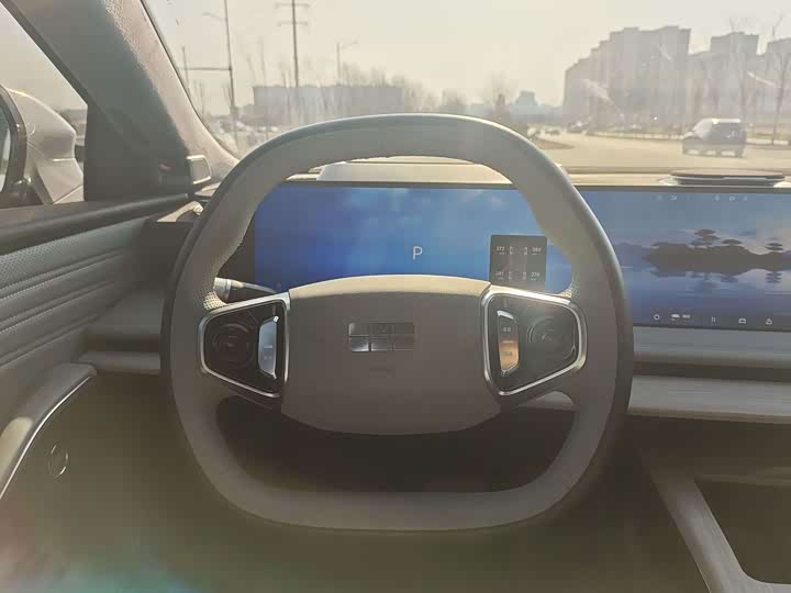 Фото 7 - Geely Galaxy E8