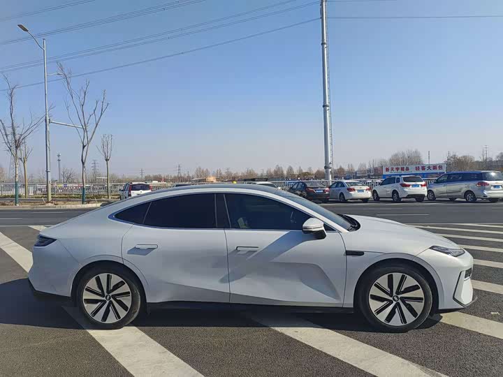 Фото 9 - Geely Galaxy E8