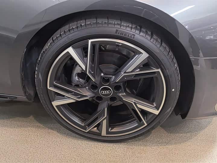 Фото 6 - Audi A4L