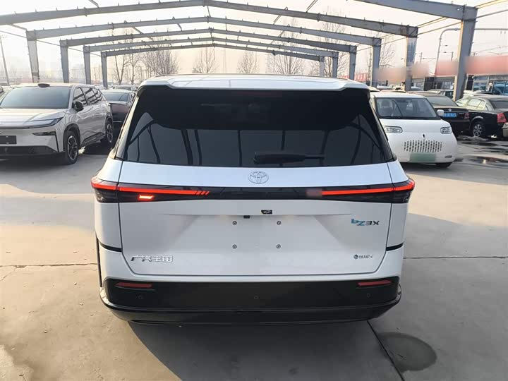 Фото 6 - Toyota bZ3X