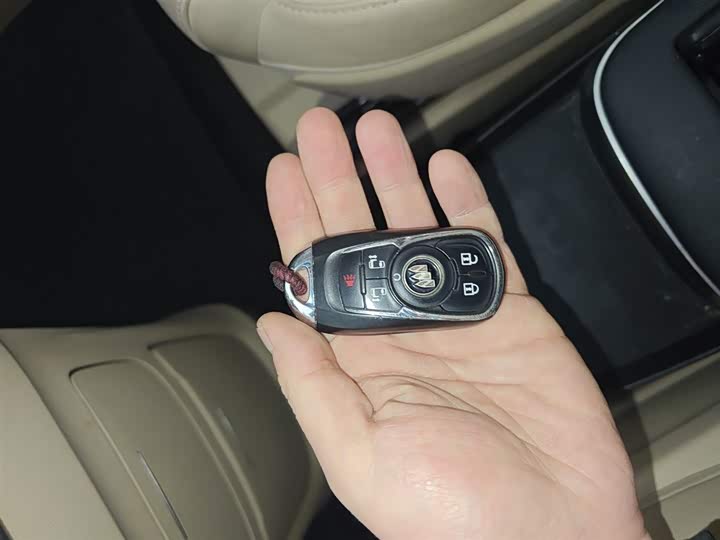 Фото 9 - Buick GL8 ES