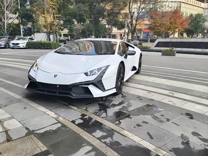 Фото 1 - Lamborghini Huracán