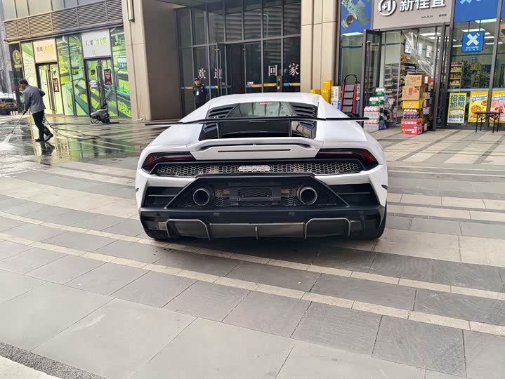 Фото 7 - Lamborghini Huracán