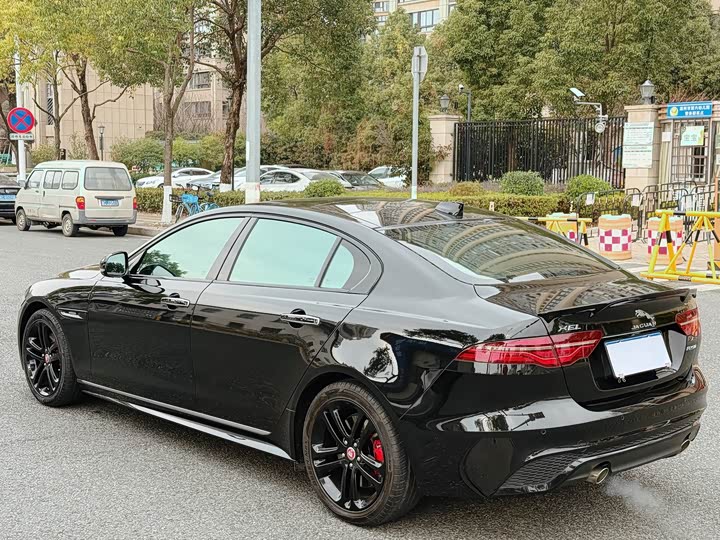 Фото 5 - Jaguar XE L