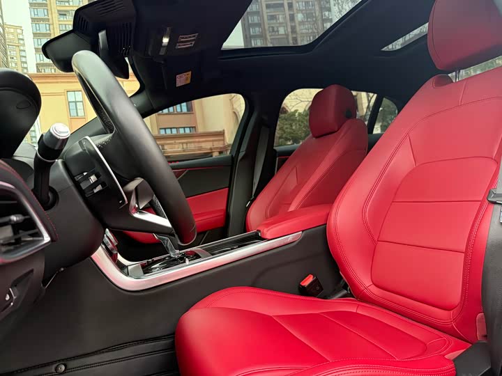 Фото 9 - Jaguar XE L