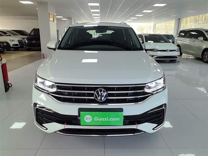 Фото 3 - Volkswagen Tiguan L Pro