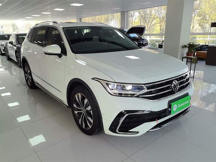 Фото 4 - Volkswagen Tiguan L Pro
