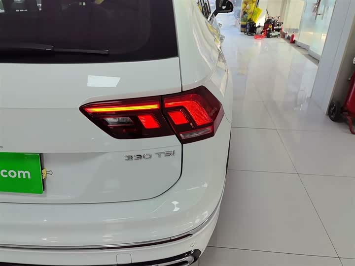 Фото 8 - Volkswagen Tiguan L Pro