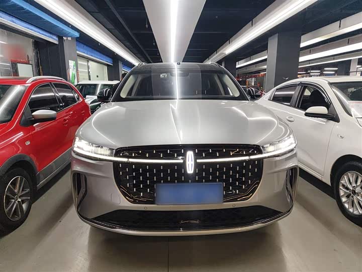 Фото 3 - Lincoln Nautilus